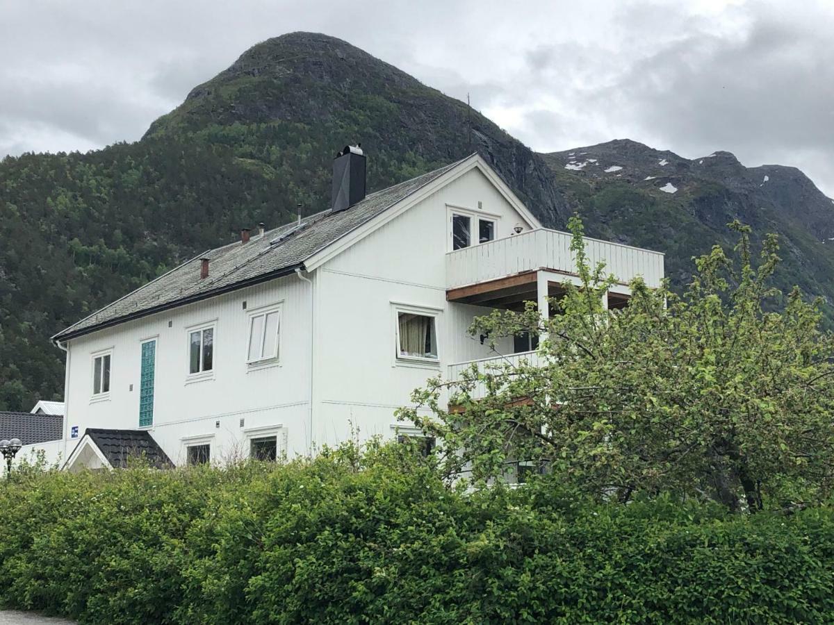Apartament Andalsnes Gustehouse Zewnętrze zdjęcie